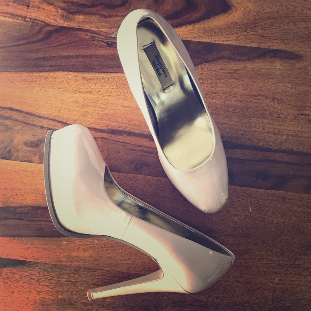 Simply Vera Wang Nude Patent Leather Pump Size 8